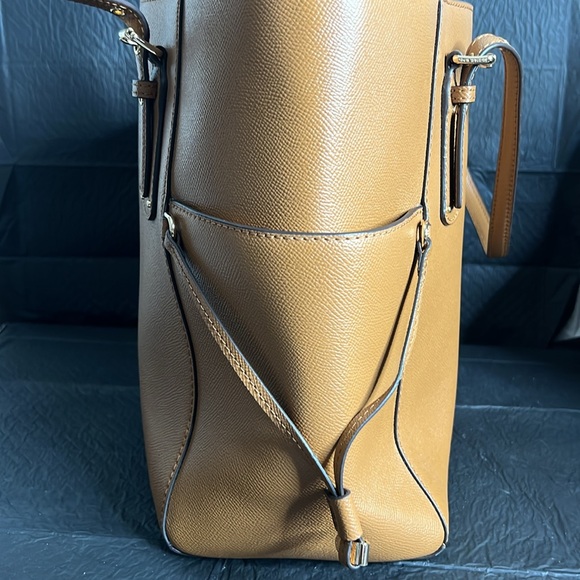 Wome Michael Kors Voyager Handbag - Picture 3 of 8